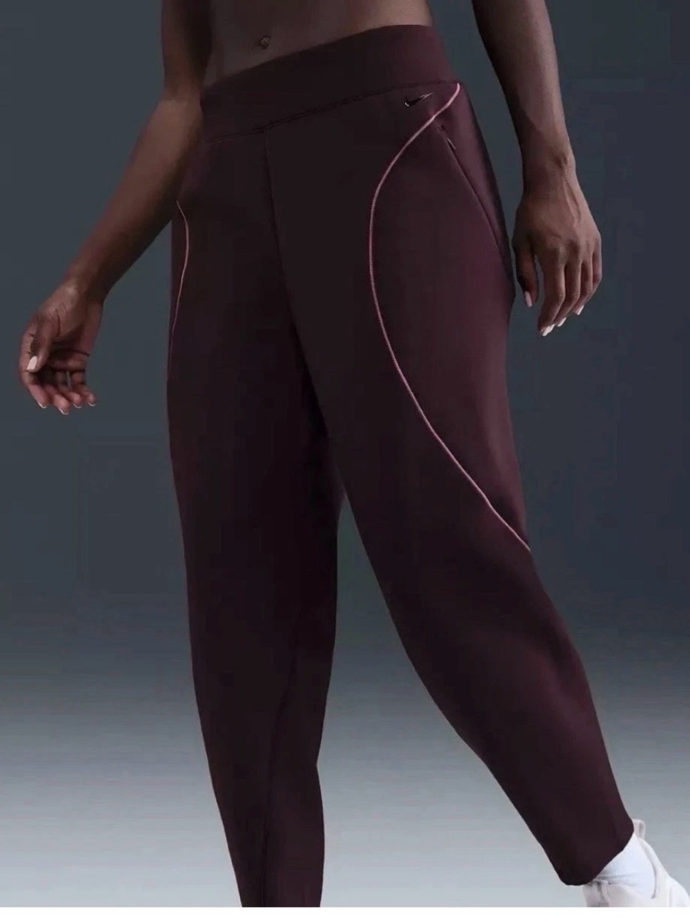 Nike women’s loose fit mid rise 7/8 length pants. NWT Xs